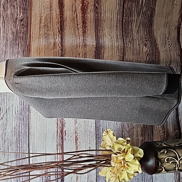 NWOT LINEA LEISURE BY LOUIS DELL'OLIO GRAY & BLACK LONG SLEEVE PULLOVER TOP - Picture 3 of 12